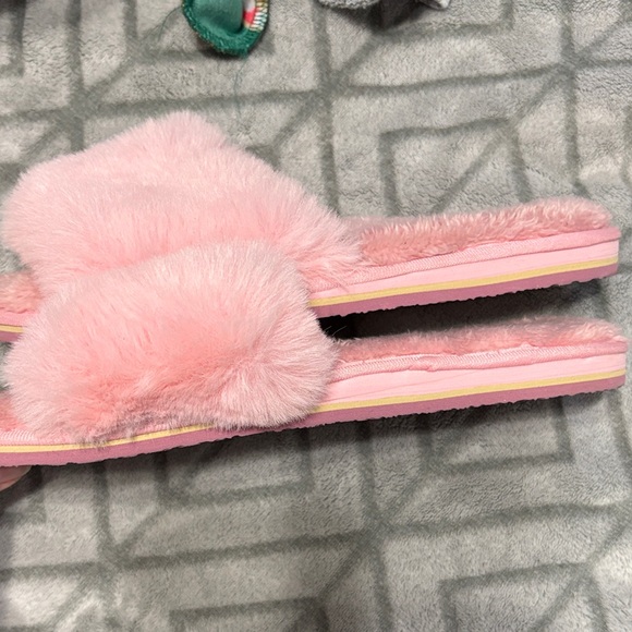 Cozy Pink Fuzzy Slippers - Picture 3 of 6